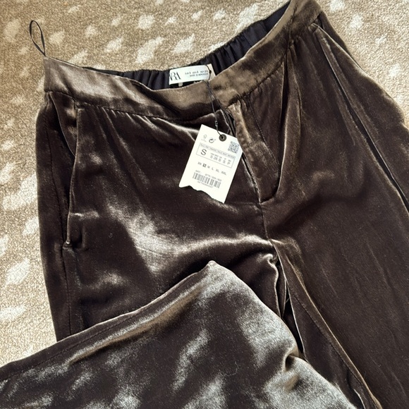 NWT. Velvet relaxed flowing pants. Great for holidays! Small. - Picture 3 of 5